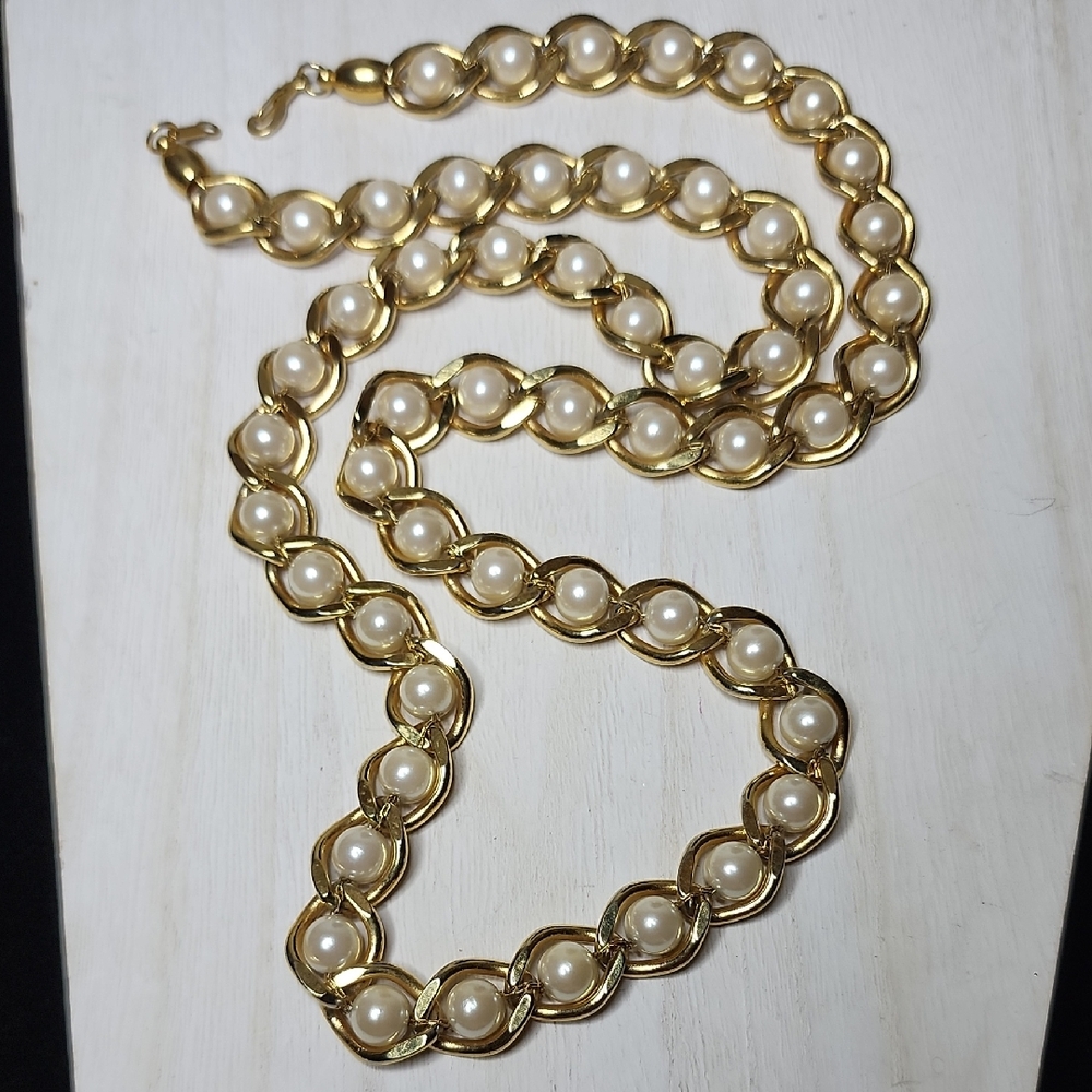 Vintage Gold and Pearl Necklace